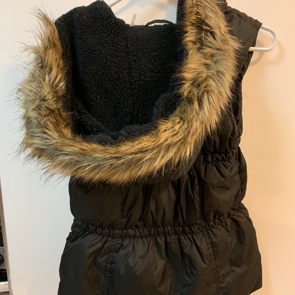 Esprit Black Puffer Vest with Hoodie and Fur - Picture 2 of 6